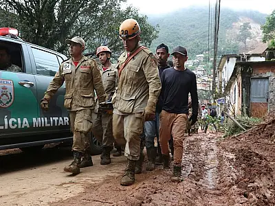 Aumenta para 78 o número de mortos por causa da enxurrada em Petrópolis