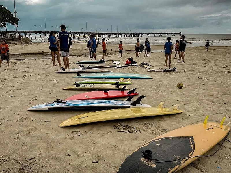 Escola de Surf do Píer recebe treinamento especializado em primeiros socorros neste sábado (09)