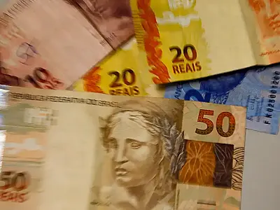 Lula assina decreto que reajusta salário mínimo para R$ 1.412