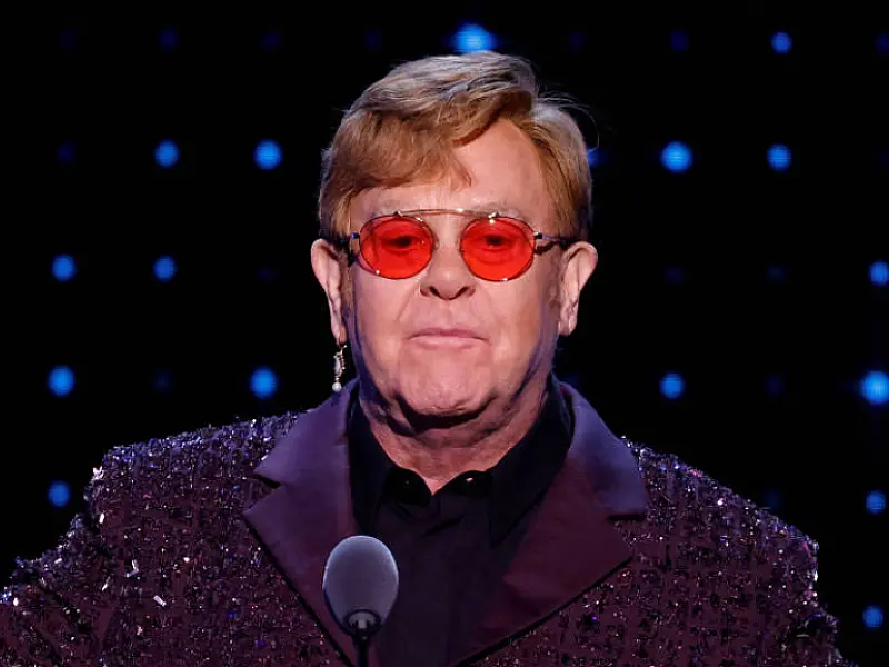 Elton John vence o Emmy de especial de variedades e completa o Egot; entenda