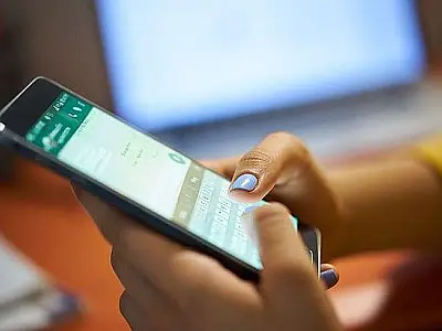 WhatsApp bane usuários por uso de versão pirata