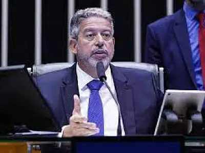 Lira diz que IA traz riscos para eleição e defende 'regulação dura'