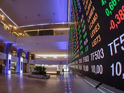 Bolsa cai mais de 2% e chega à casa dos 97 mil pontos após reação de Lula aos juros