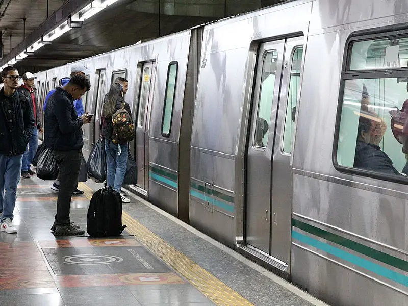 Colisão paralisa circulação do monotrilho em São Paulo