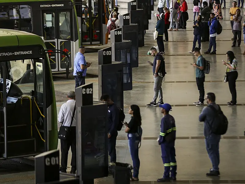 Serviços crescem 0,5% no país em julho