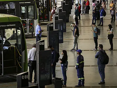 Serviços crescem 0,5% no país em julho
