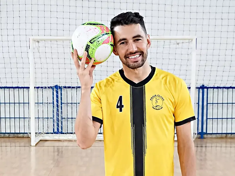 Neto, o melhor do mundo em 2012, chora ao antecipar aposentadoria por lesão