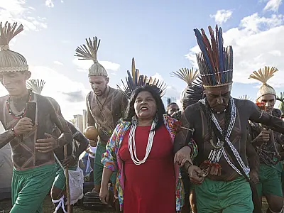 Indígenas chegam em Brasília para o Acampamento Terra Livre