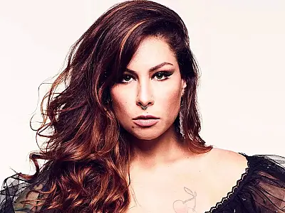 Pitty abre o mês de março com show na praia; trânsito sofre alterações