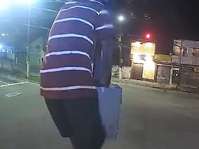 Totem flagra furto de semáforo e GCM de São Vicente detém dupla infratora