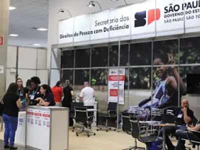 PEI Baixada oferece vagas para pessoas com deficiência conectando empresas e candidatos