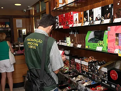 Páscoa: Procon Santos fiscaliza 15 lojas e emite dois autos de infração