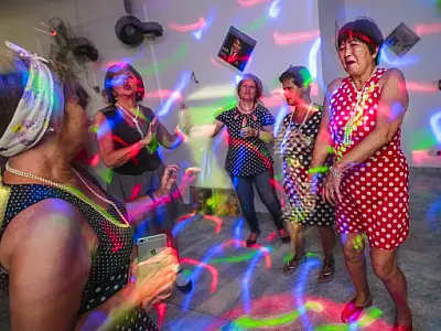 'Vem Bailar': muita música e dança prometem agitar a melhor idade e a juventude de Praia Grande