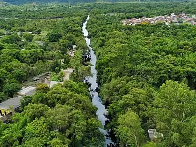 Governo de SP envia equipamentos a Peruíbe para desassorear rio e anuncia obras em encostas