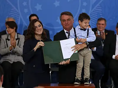 Novos ministros tomam posse no Palácio do Planalto