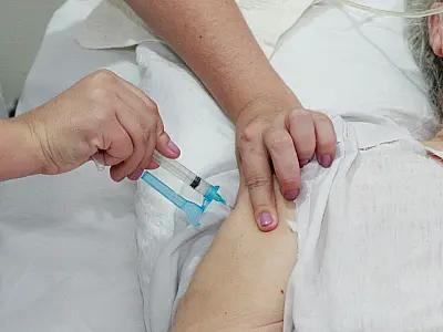 Vacinação contra Covid em adultos está estagnada e preocupa, diz Fiocruz