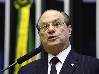 Paulo Maluf está internado com covid-19
