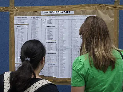 Candidatos a processo seletivo de professores realizam prova neste domingo
