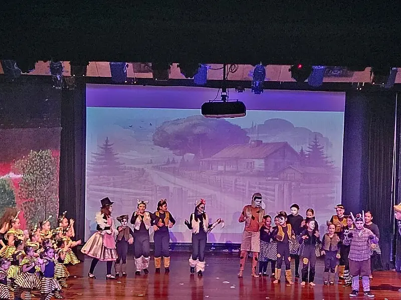 Guarujá celebra o protagonismo feminino no Teatro Procópio Ferreira