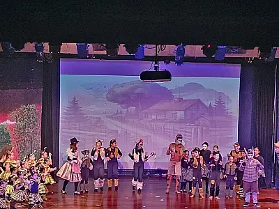 Guarujá celebra o protagonismo feminino no Teatro Procópio Ferreira