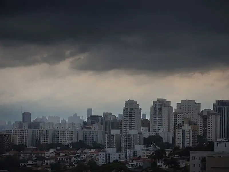 Defesa Civil de SP alerta para mudanças no tempo e chuva intensa nos primeiros dias de 2026
