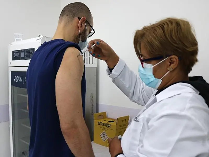 Santos alerta para baixa cobertura das doses de reforço contra a Covid-19