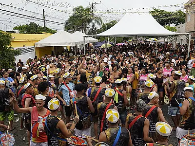 Carnaval: Desfile de Blocos e Bandas começa nesta sexta-feira no Guarujá