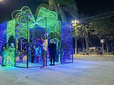 Natal de Encantos chega a Guarujá nesta quarta-feira (3), com neve e fogos de artifício