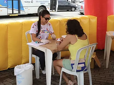 Guarujá inicia Dezembro Vermelho com mutirão de testagens rápidas de HIV e sífilis