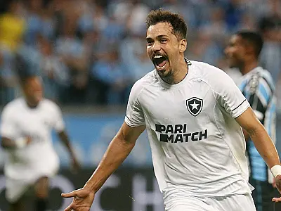 Brasileiro: Botafogo suporta pressão, bate Grêmio e segue soberano