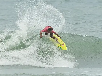 No Dia Internacional do Surf, Projeto Ondas mostra que o esporte pode mudar vidas