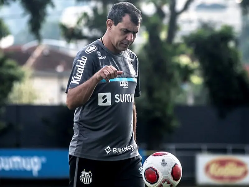 Carille comenta sobre vaias na Vila Belmiro e saída de Ângelo