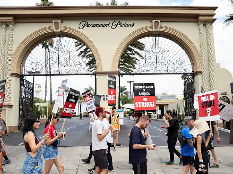 Sindicato de atores de Hollywood incentiva novas produções, apesar de greve