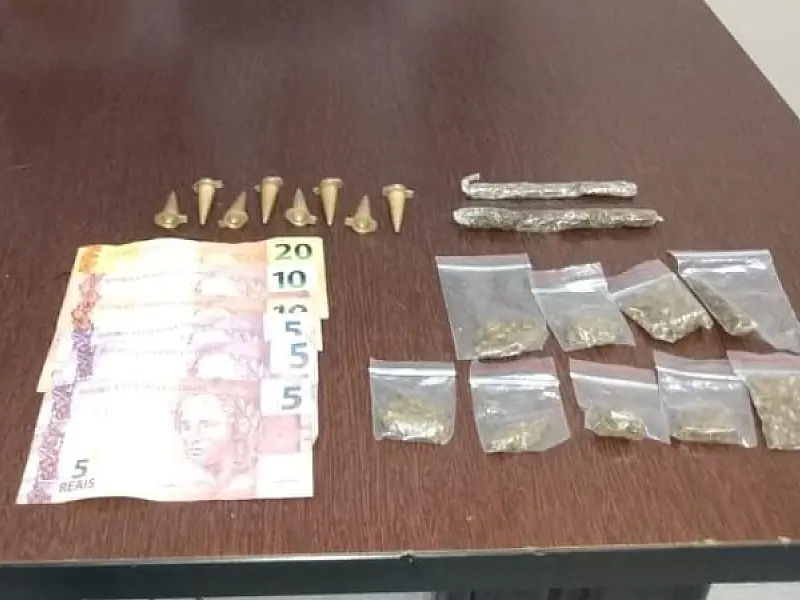 Polícia Civil prende dupla responsável por ponto de drogas em Itanhaém
