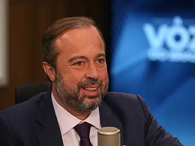 Postos serão fiscalizados para garantir queda nos preços, diz ministro