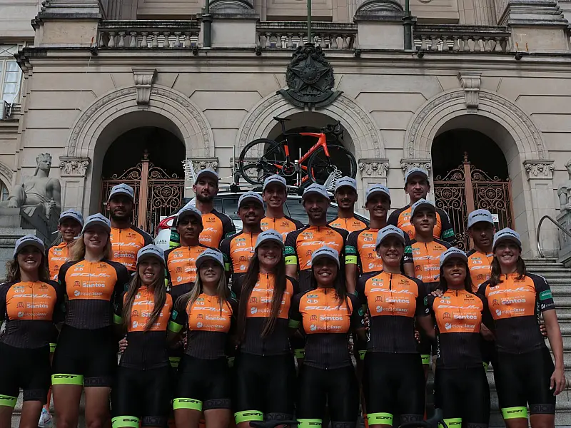 Santos apresenta equipe de ciclismo e anuncia centro de treinamento