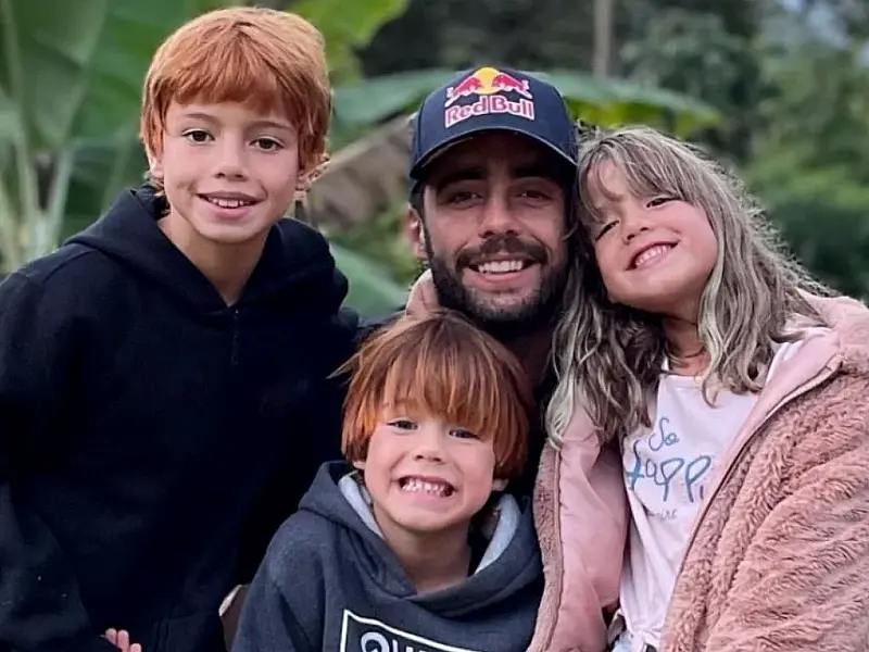 'Vou passar Super Bonder para ficar coladinho', diz Scooby ao reencontrar filhos após BBB