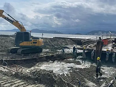 Passarela sobre o canal 5 em Santos começa a ser ampliada