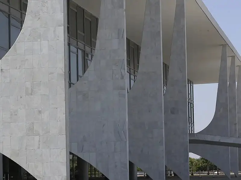 Governo sanciona proibição do uso de linguagem neutra em órgão público