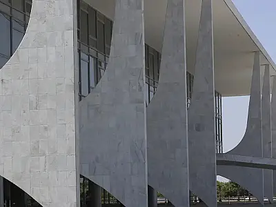 Governo sanciona proibição do uso de linguagem neutra em órgão público