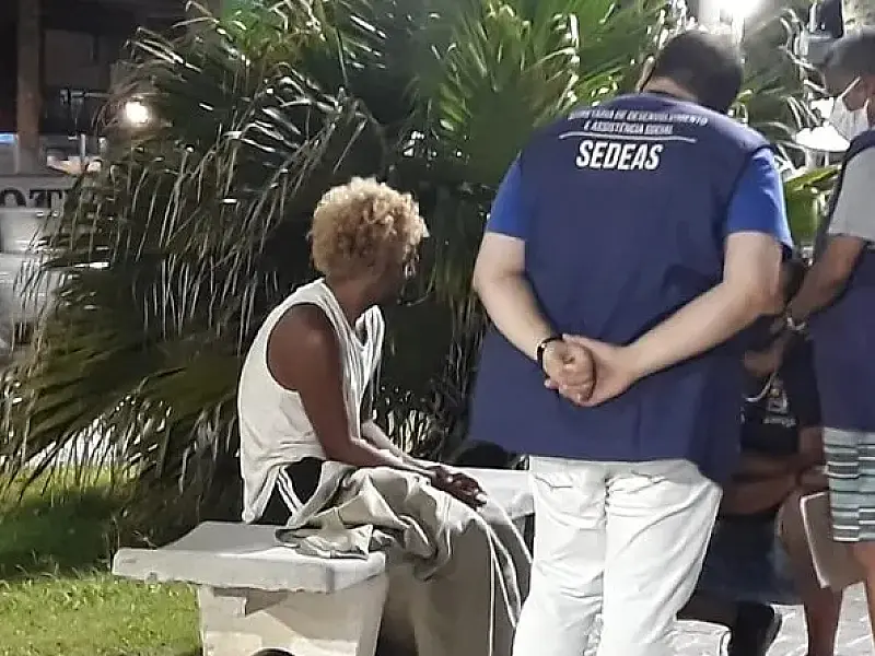 Guarujá amplia abordagem social aos moradores de rua devido ao clima frio severo
