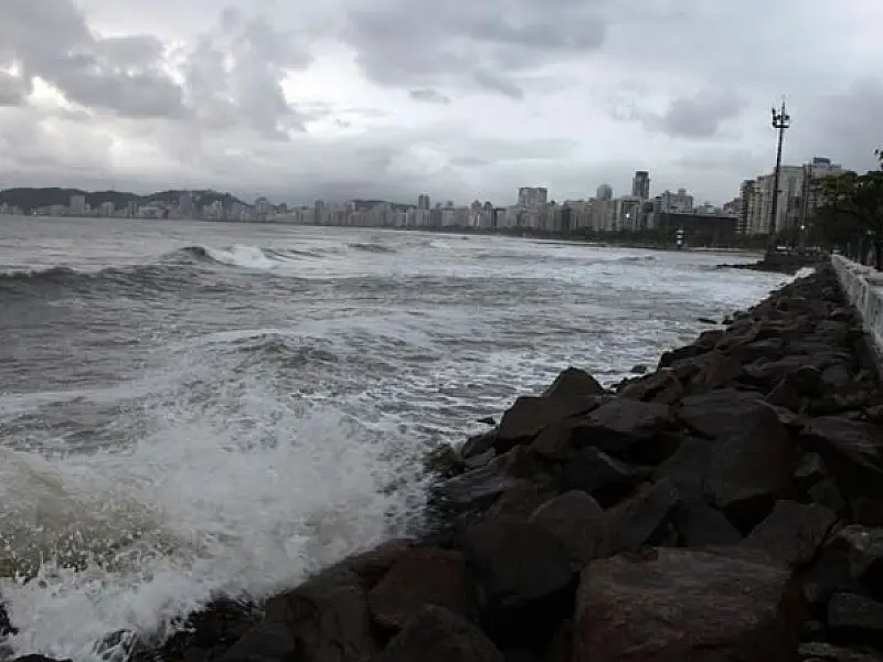 Santos tem previsão de mar agitado até quarta-feira (11)