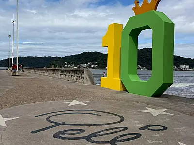 De verde e amarelo, Píer do Pelé entra no clima da Copa com decoração especial
