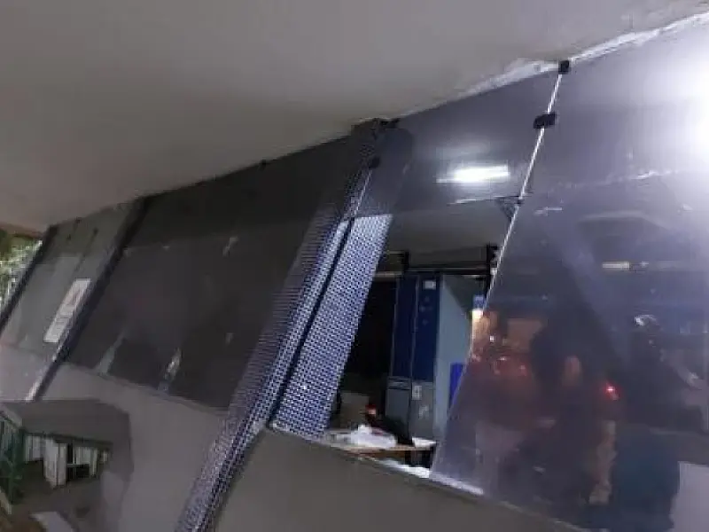 Guardas municipais de Santos entram no mar para prender acusado de agredir a companheira
