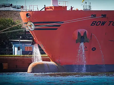 APS volta a fiscalizar descarte de água de lastro por navios que acessam Porto de Santos