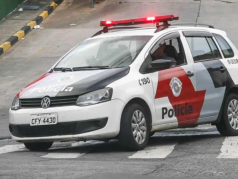 Homem é preso em Santos após assaltar PM com arma falsa