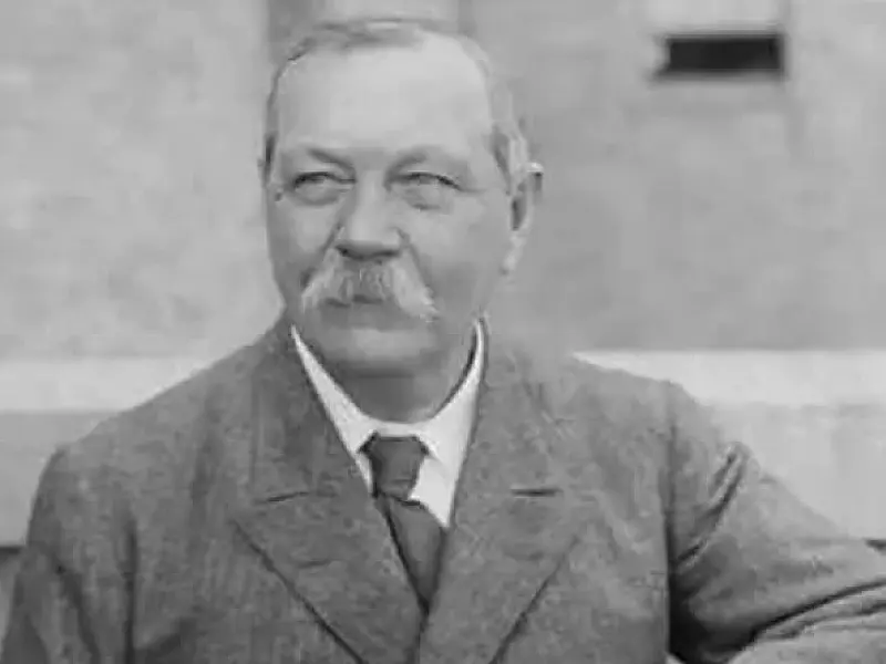 Sir Arthur Conan Doyle, o mestre do mistério permanece atual
