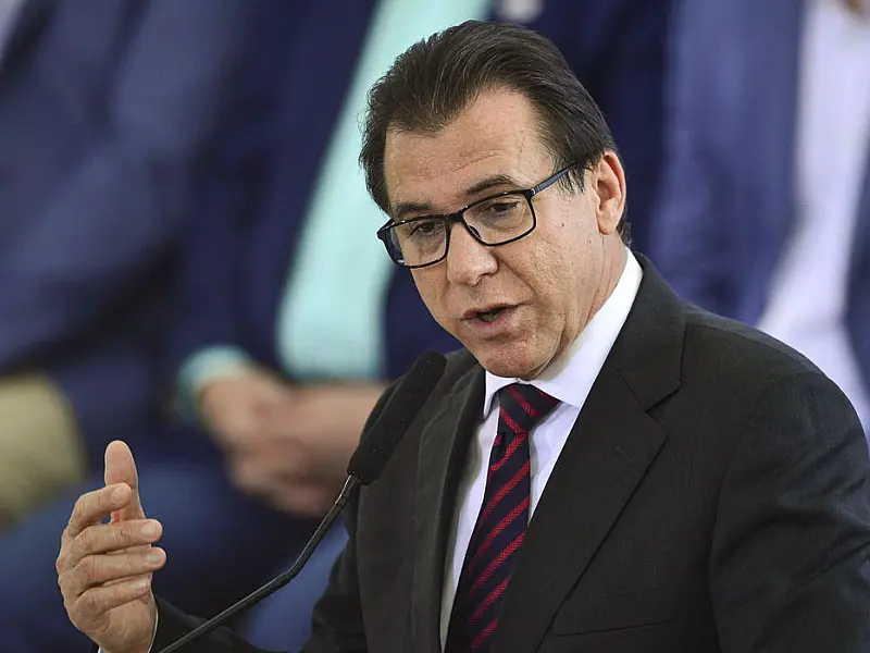 Ministro defende liberação de verba do FAT para alunos do ensino médio