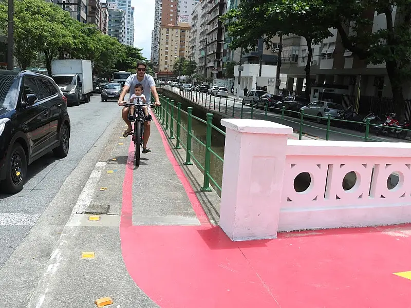 Ciclofaixa do canal 4, em Santos, é liberada após obras de revitalização