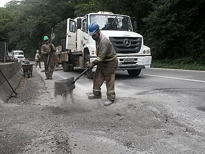 Ecovias conclui renovação de pavimento na pista sentido litoral da rodovia Anchieta e inicia melhori
